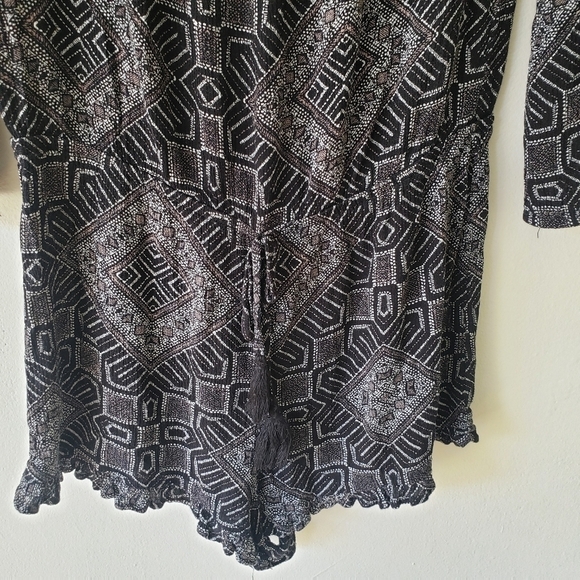 Charlotte RUSSE BLACK AND GREY ROMPER JUMPSUIT SIZE SMALL - Picture 6 of 15